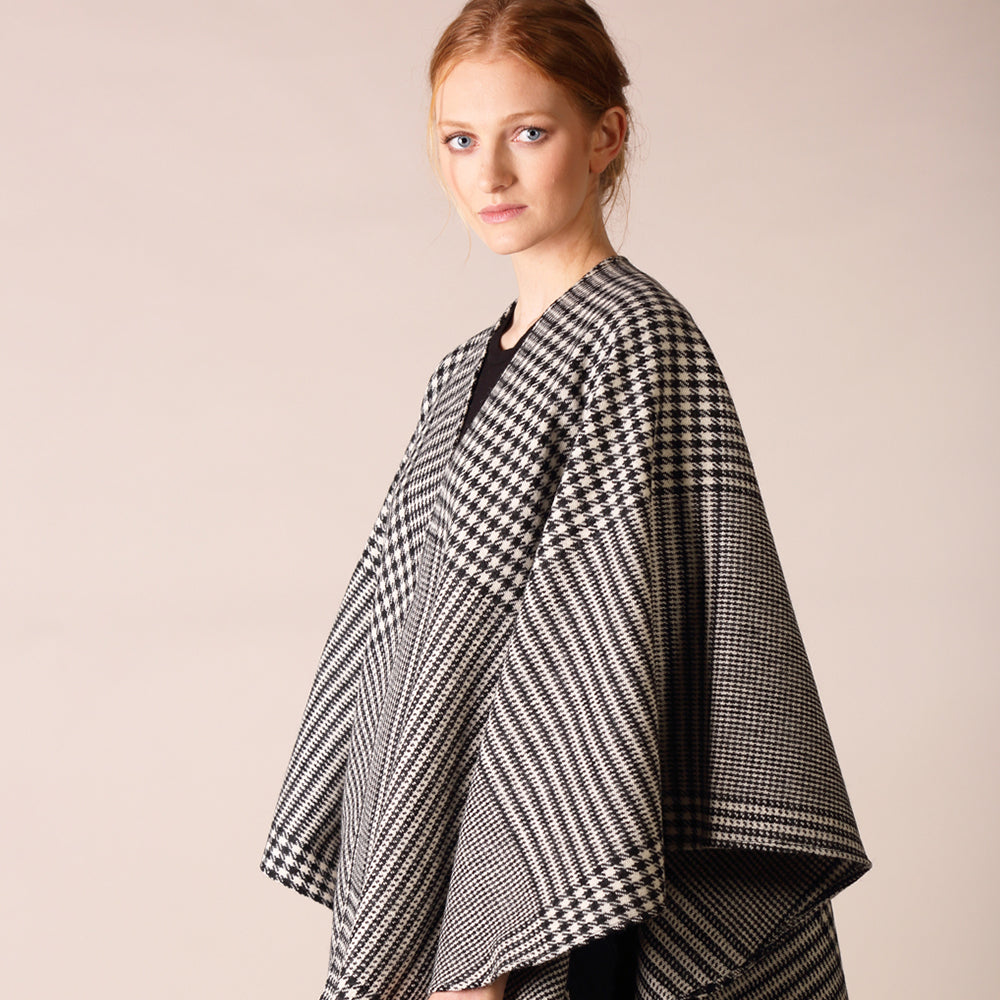 Holly Cape, Houndstooth